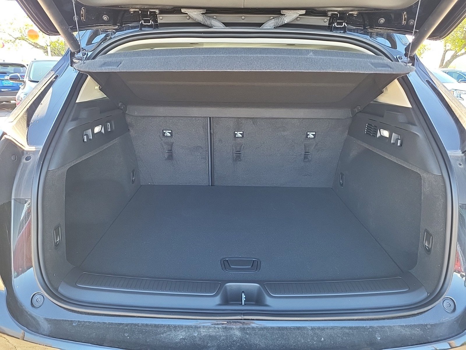 Used 2023 Buick Envision Essence w/ Sport Touring Package image 12