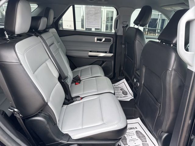 Used 2021 Ford Explorer XLT w/ Equipment Group 202A AWD/4WD image 12