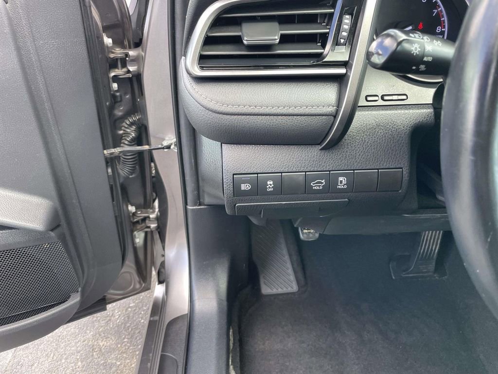 Used 2021 Toyota Camry SE image 31