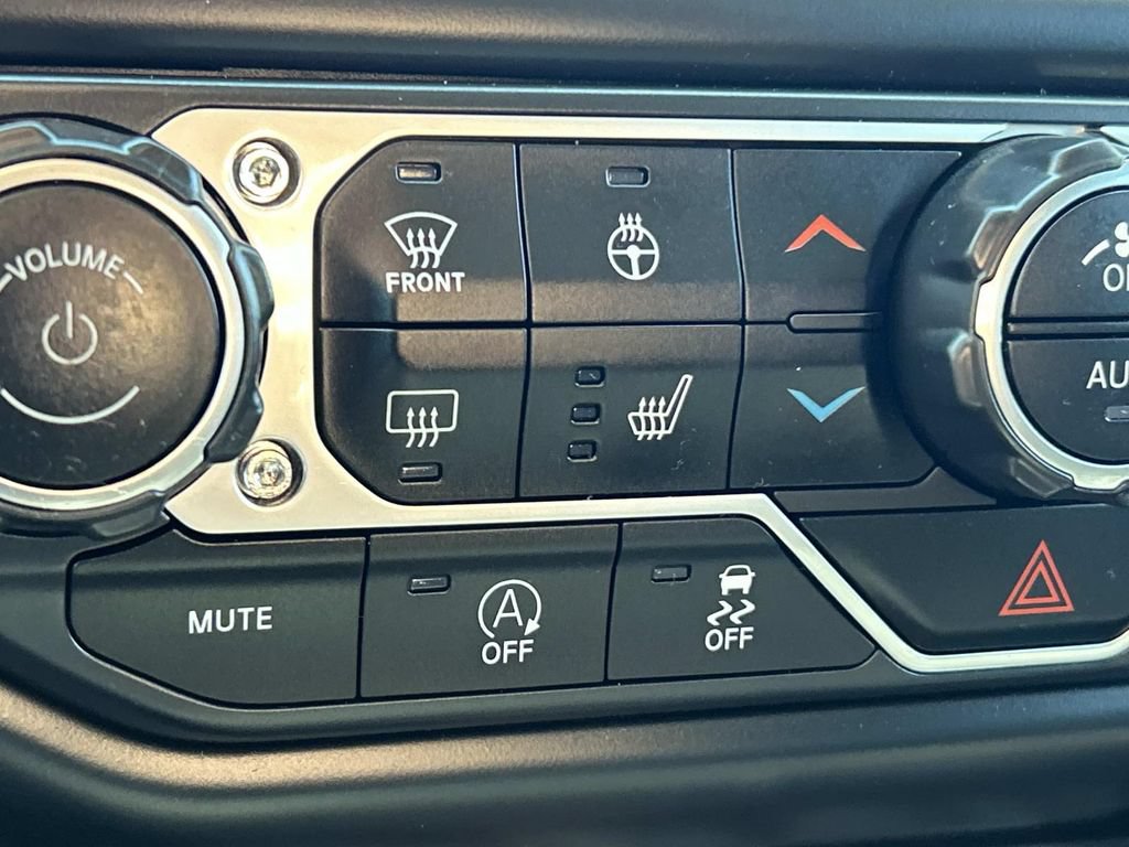 Used 2018 Jeep Wrangler Unlimited Rubicon w/ Dual Top Group AWD/4WD image 27