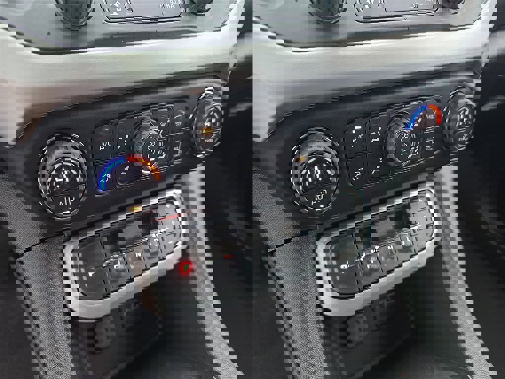 Used 2022 GMC Acadia SLE w/ Driver Convenience Package image 15