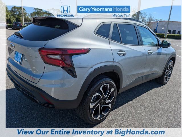 Used 2025 Chevrolet Trax RS w/ Driver Confidence Package image 6