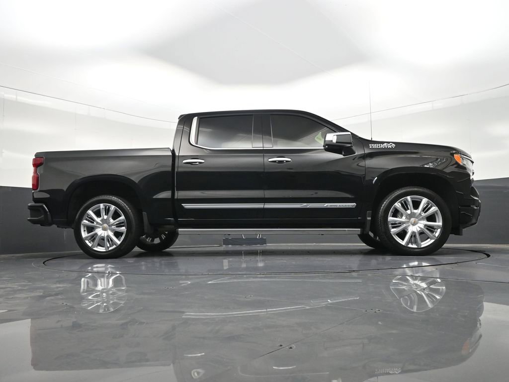 Used 2025 Chevrolet Silverado 1500 High Country AWD/4WD image 32