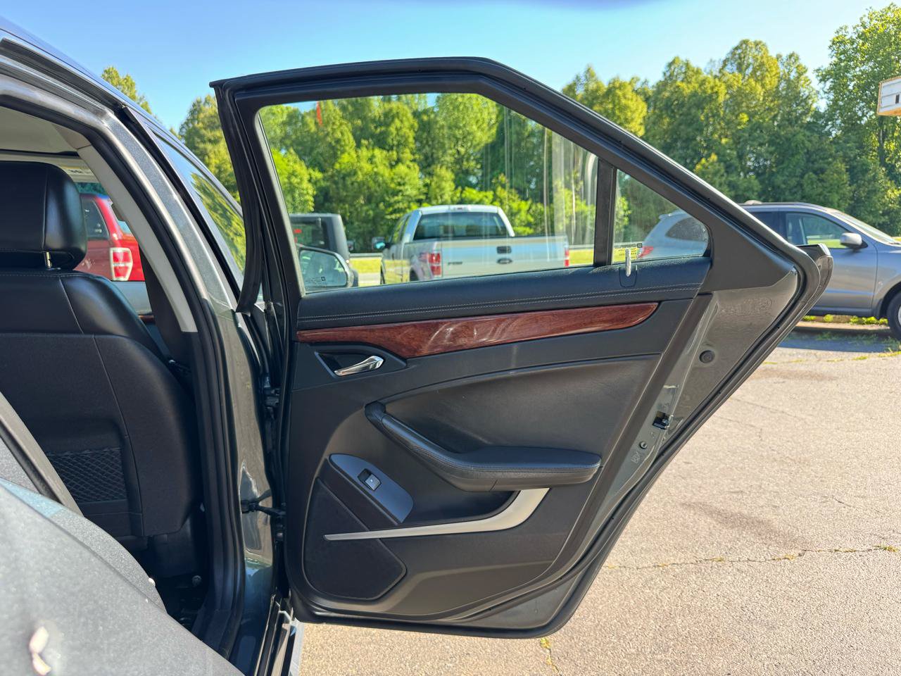 Used 2010 Cadillac CTS Luxury RWD image 17