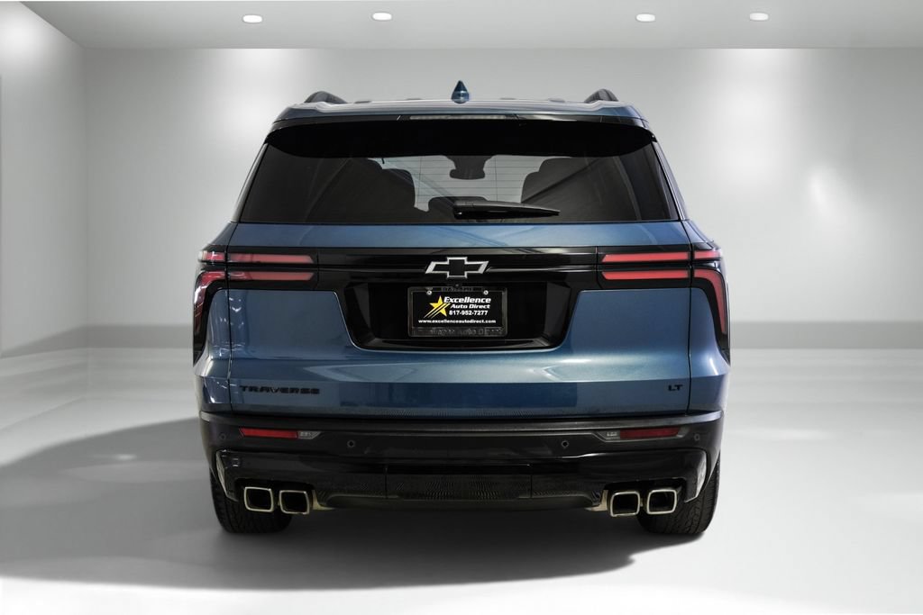 Used 2024 Chevrolet Traverse LT w/ Midnight/Sport Edition FWD image 7
