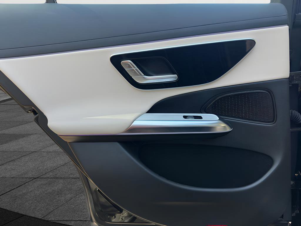 Used 2025 Mercedes-Benz E 350 4MATIC Sedan image 18