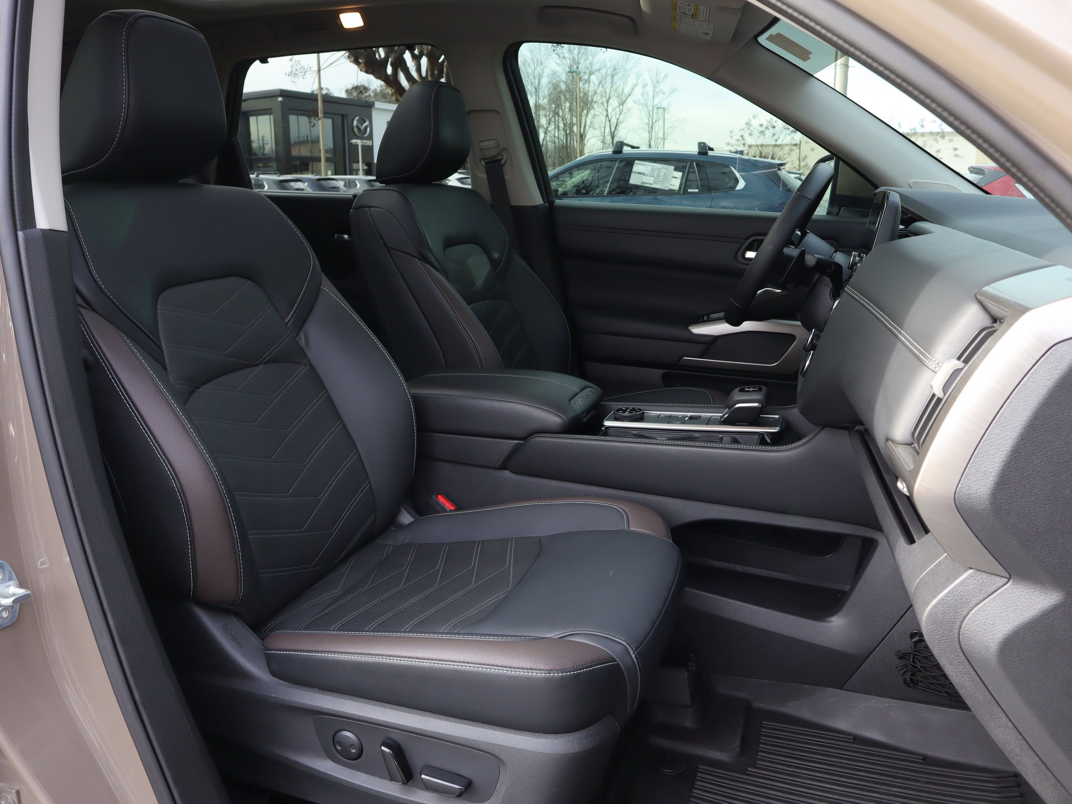 Used 2024 Nissan Pathfinder Platinum image 29