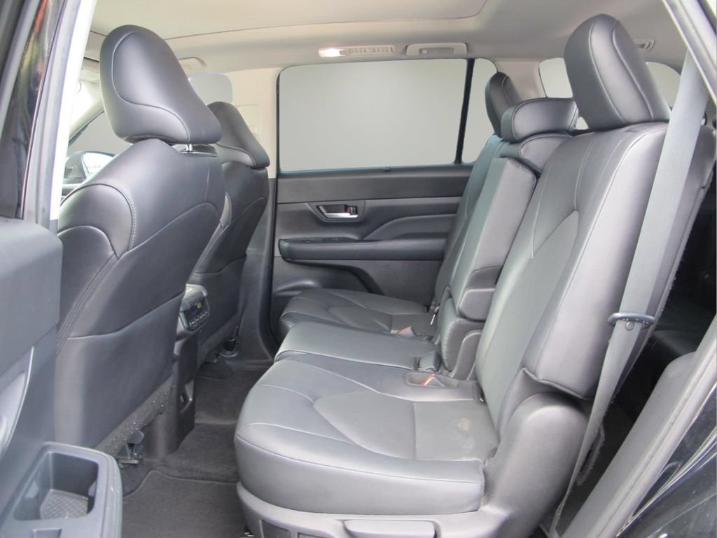 Used 2025 Toyota Grand Highlander AWD image 23