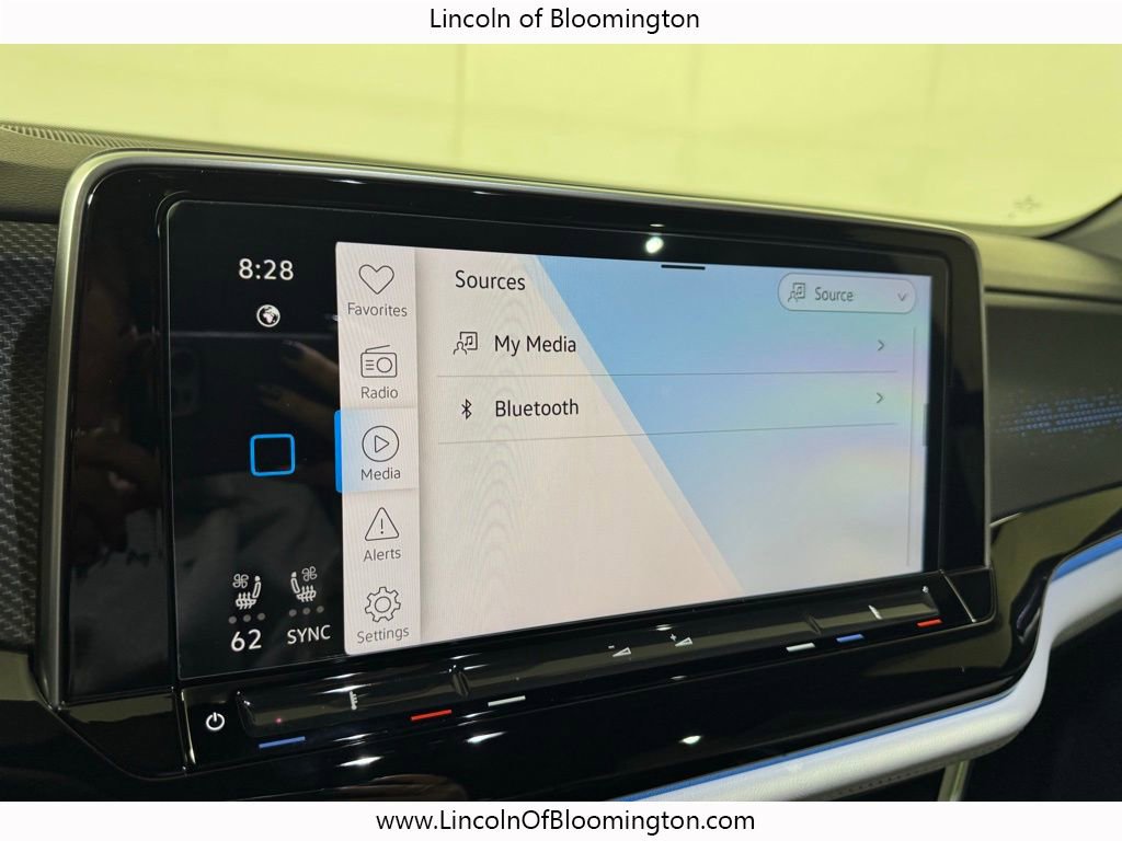 Used 2025 Volkswagen Atlas Cross Sport SEL Premium R-Line image 55