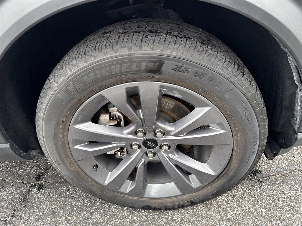 Used 2022 Ford Explorer XLT w/ Equipment Group 202A image 12