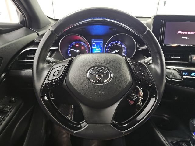 Used 2018 Toyota C-HR XLE FWD image 17