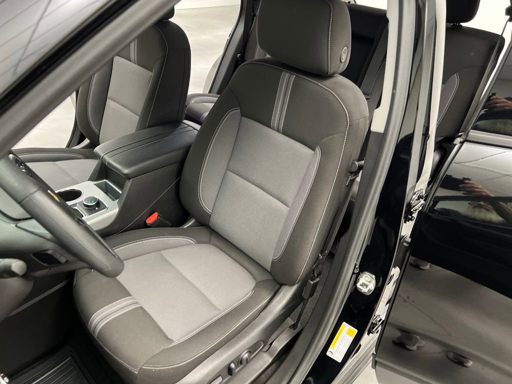 Used 2025 Chevrolet Blazer LT image 9