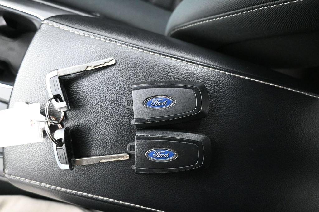 Used 2020 Ford Fusion SE FWD image 4