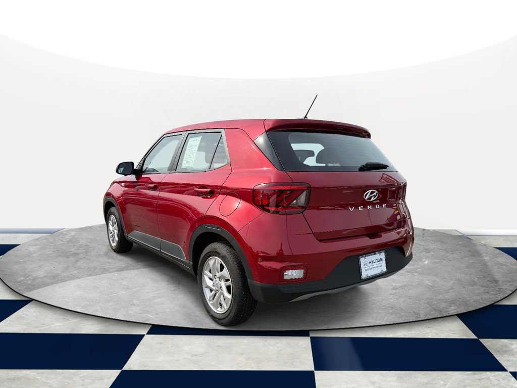 Certified 2025 Hyundai Venue SE image 4