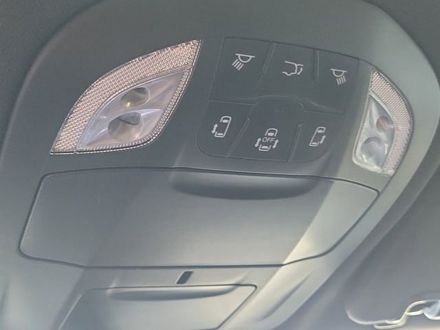 Used 2025 Chrysler Pacifica Select FWD image 18