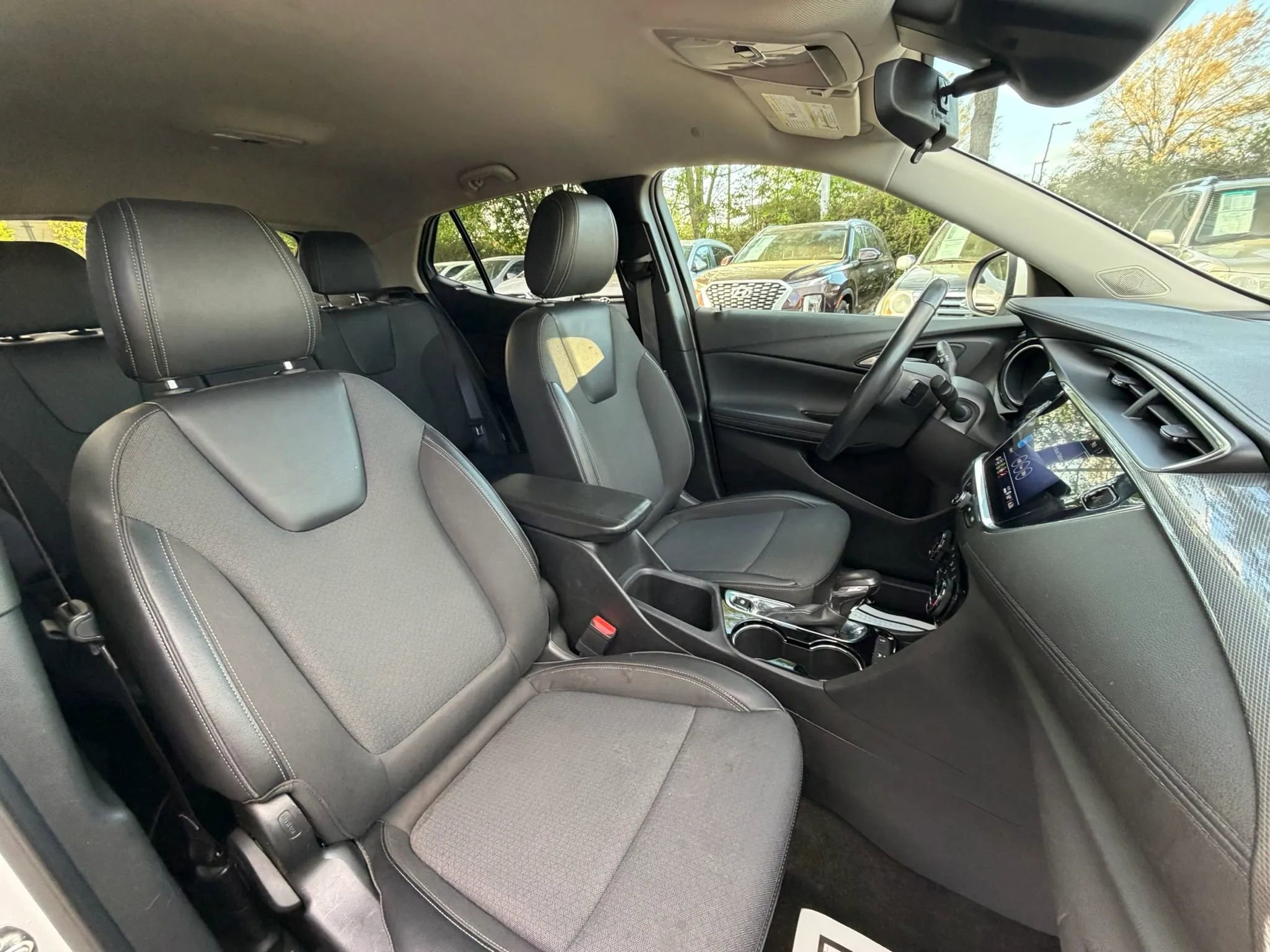 Used 2023 Buick Encore GX Select w/ Safety Package II FWD image 9