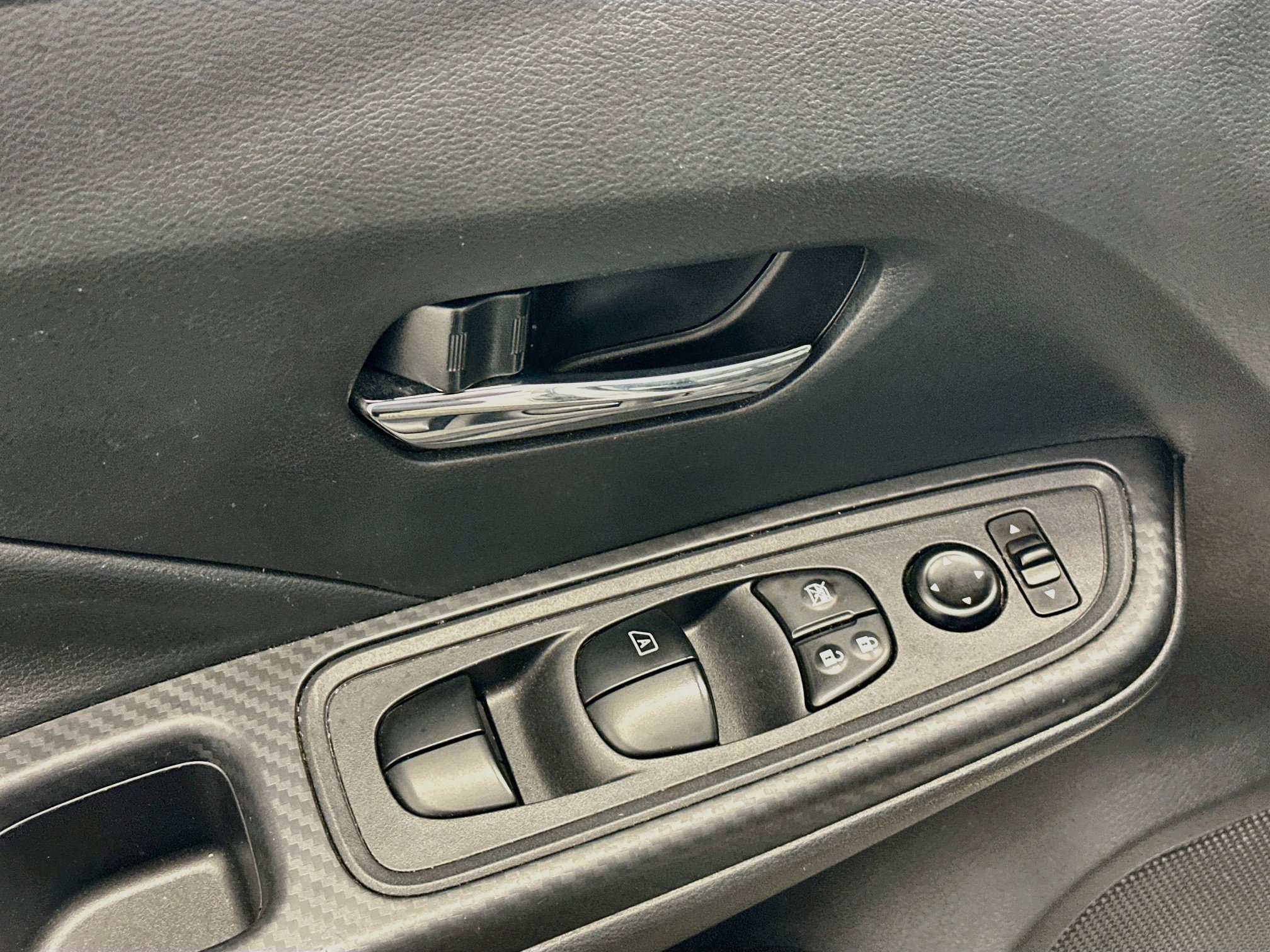 Used 2024 Nissan Versa SV FWD image 15