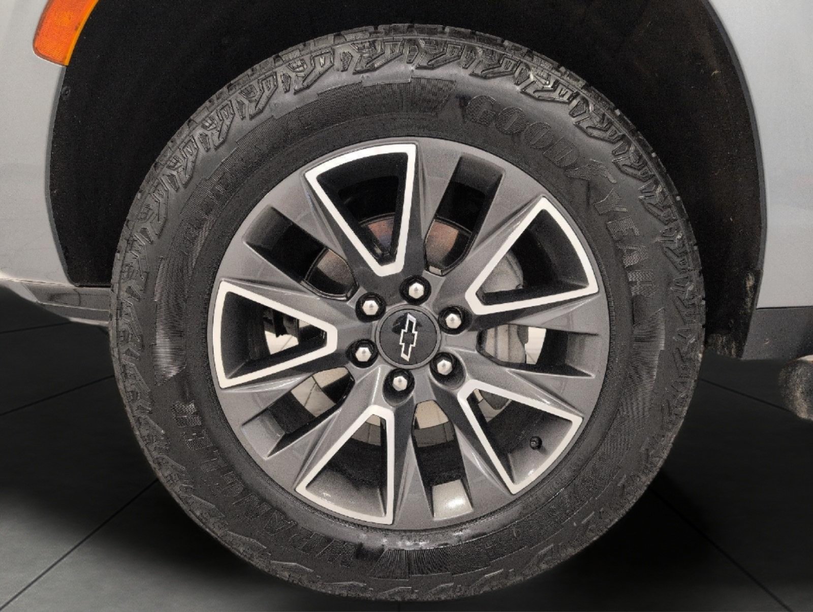 Used 2024 Chevrolet Tahoe Z71 w/ Luxury Package AWD/4WD image 5