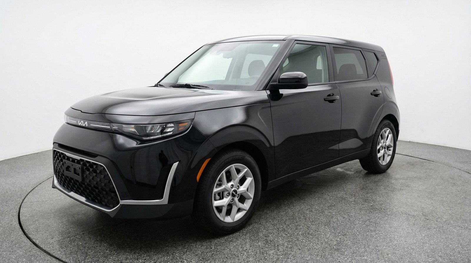 Used 2025 Kia Soul LX w/ LX Technology Package FWD image 3