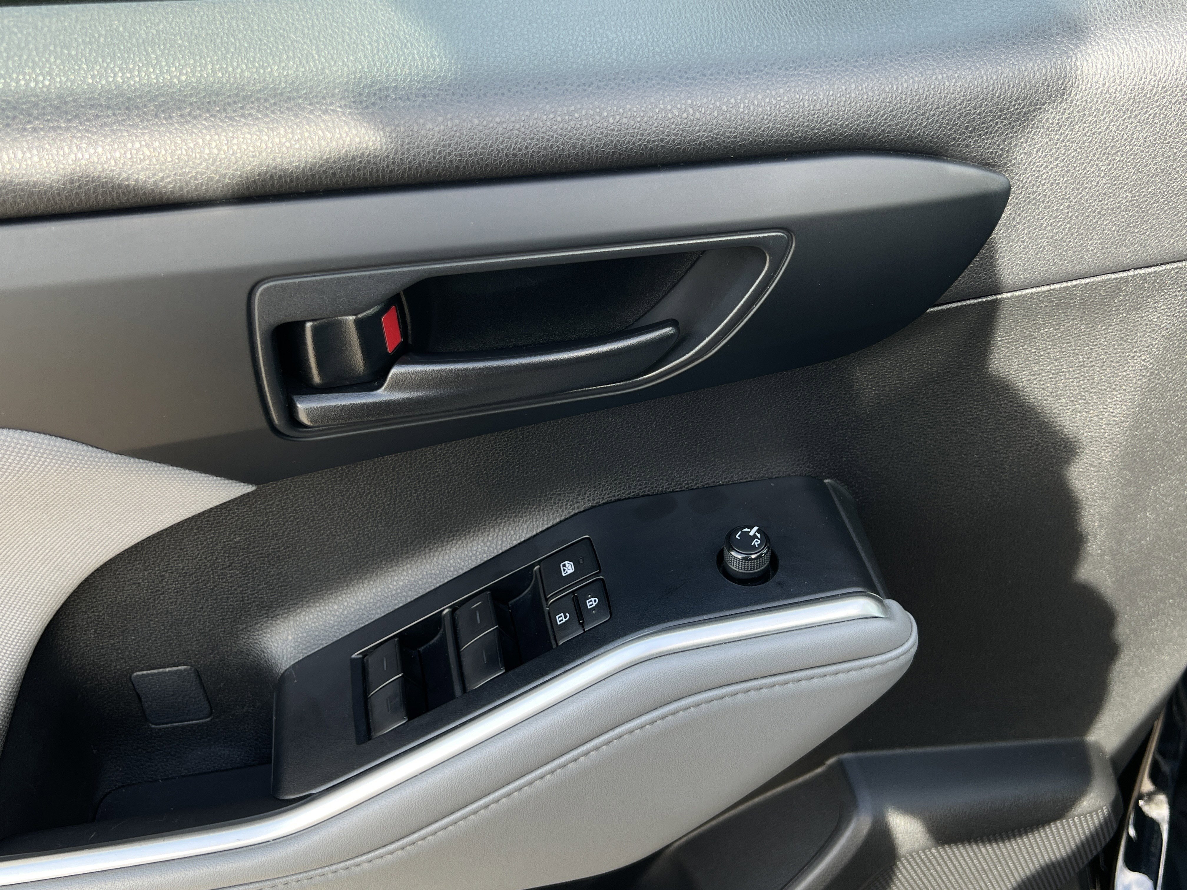 Used 2023 Toyota Highlander L image 30