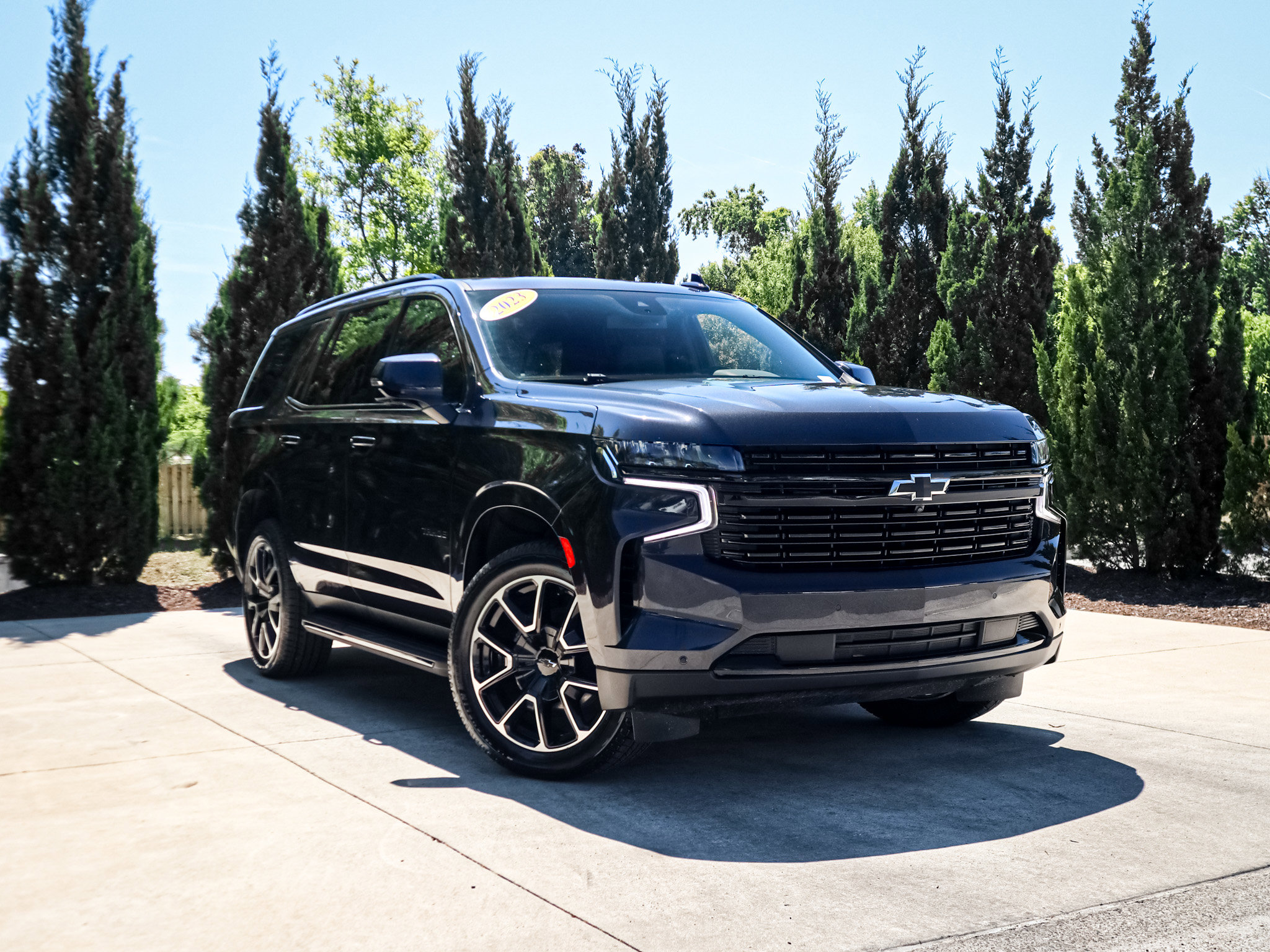 Used 2023 Chevrolet Tahoe RST w/ Luxury Package image 2