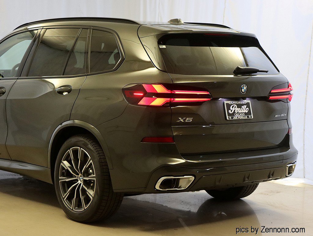 Used 2026 BMW X5 xDrive50e w/ M Sport Package image 7