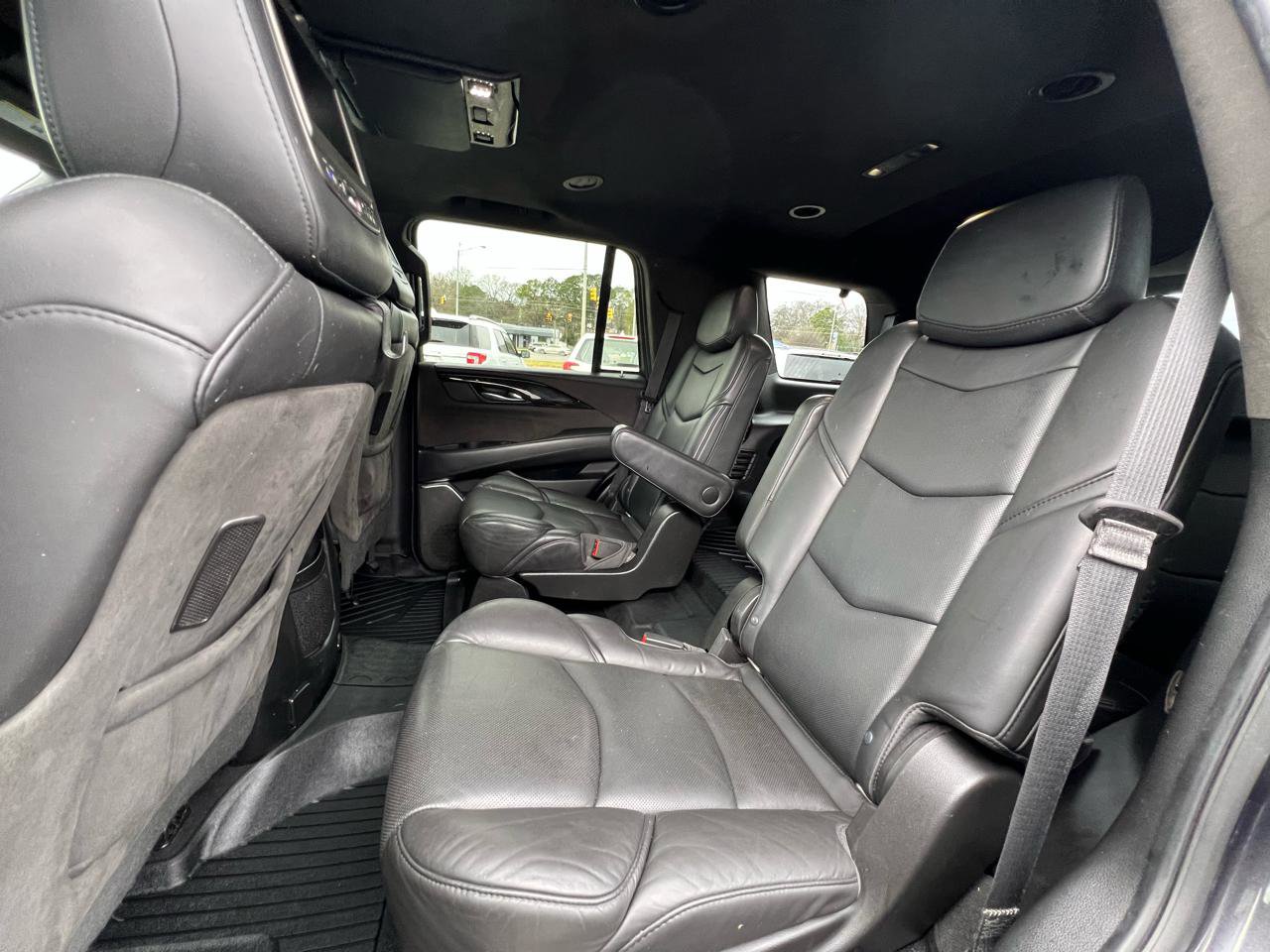 Used 2018 Cadillac Escalade Platinum image 32
