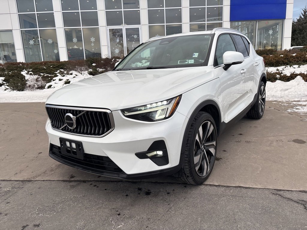 Certified 2023 Volvo XC40 B5 Plus w/ Protection Package Premier image 2