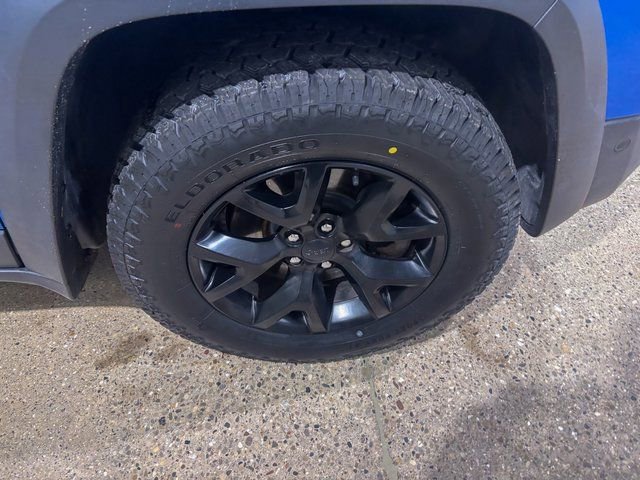 Used 2017 Jeep Cherokee Trailhawk image 31
