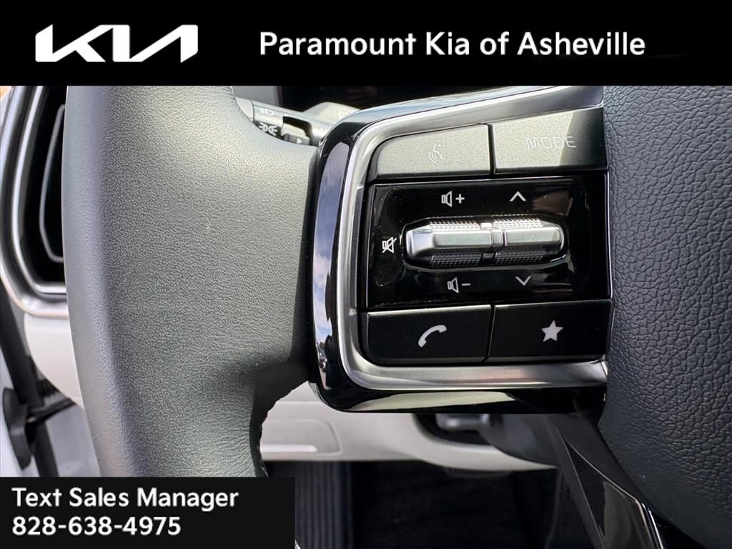 Certified 2025 Kia Sorento EX w/ Panoramic Sunroof Package image 13