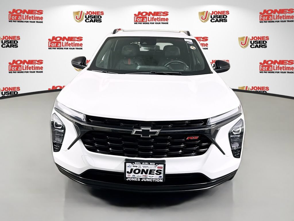 Used 2024 Chevrolet Trax RS w/ Sunroof Package FWD image 11