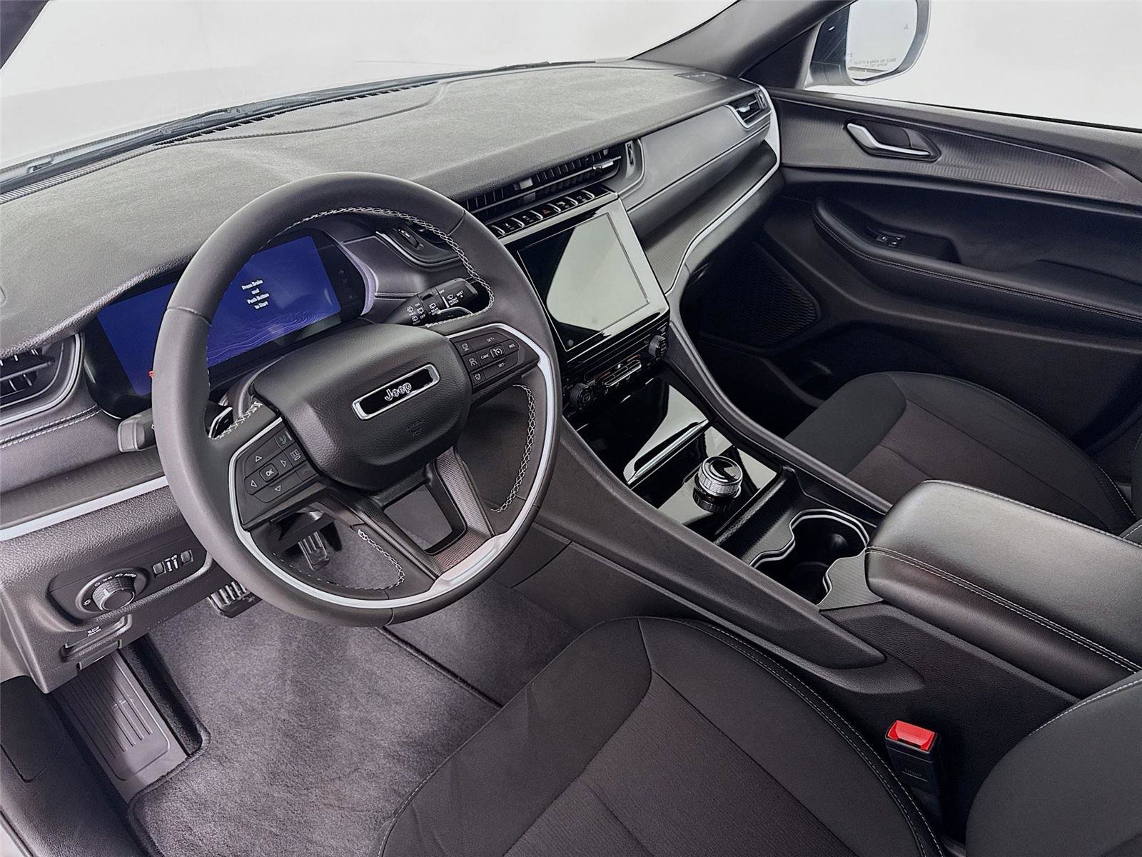 Used 2024 Jeep Grand Cherokee Laredo w/ Trailer Tow Package image 11