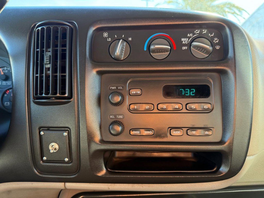 Used 2001 Chevrolet Express 3500 Extended Passenger image 29