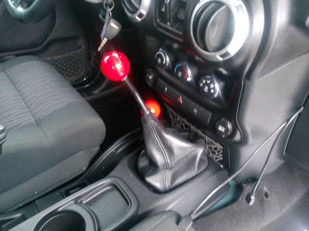 Used 2011 Jeep Wrangler Unlimited Rubicon w/ Dual Top Group image 38