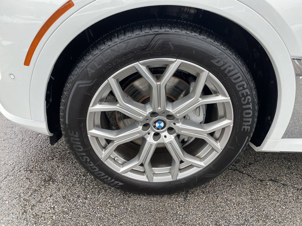 Used 2023 BMW X7 xDrive40i w/ Premium Package image 9