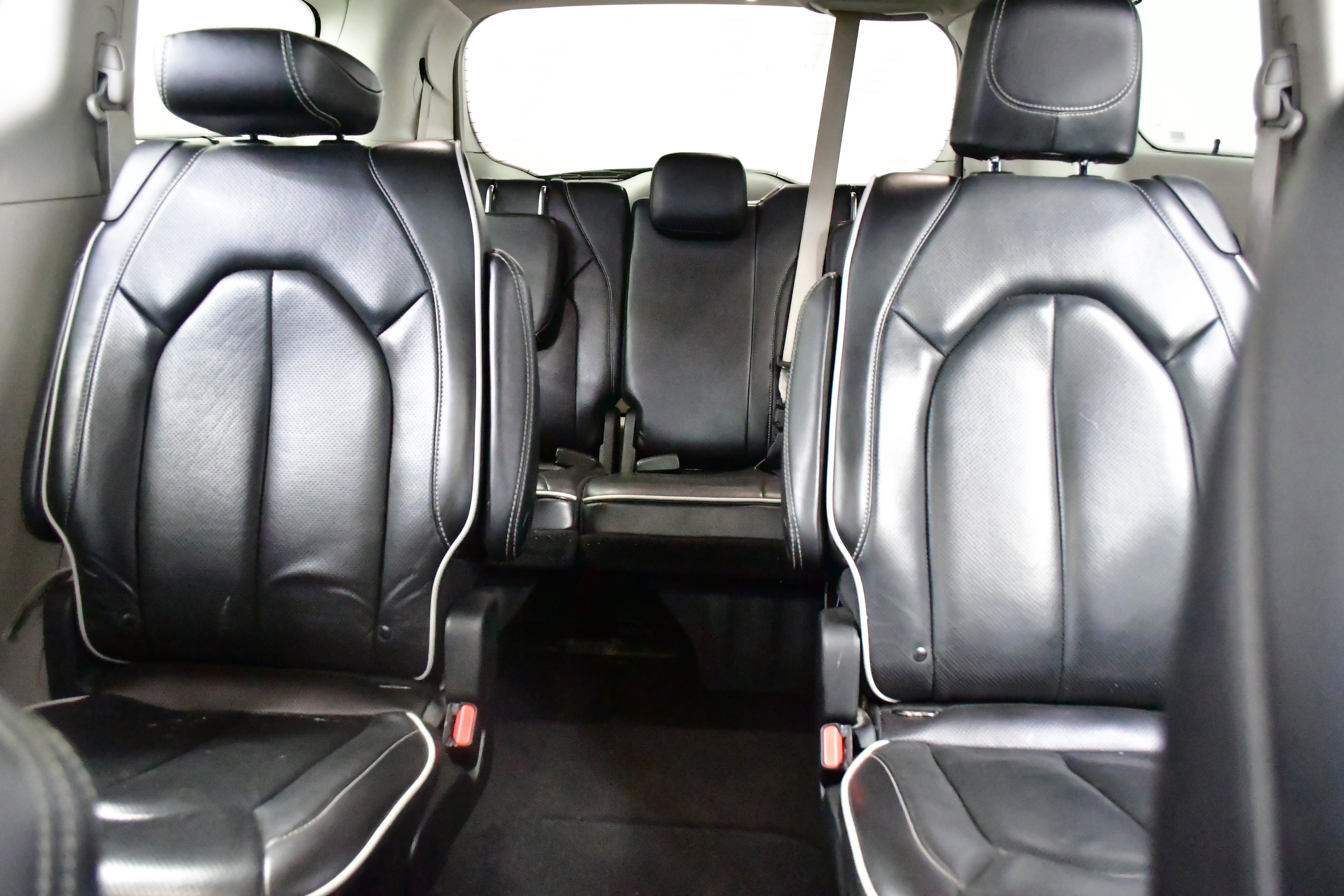Used 2023 Chrysler Pacifica Limited FWD image 14