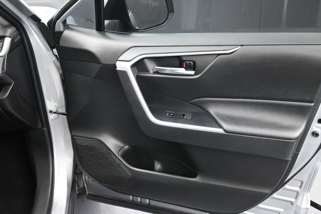 Used 2022 Toyota RAV4 XLE Premium AWD/4WD image 33