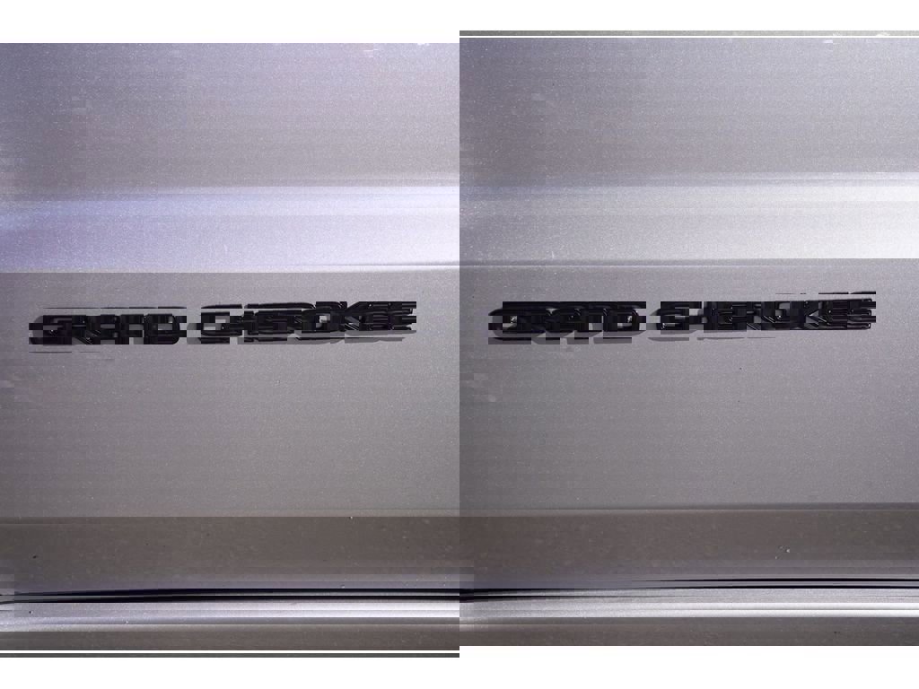 Used 2019 Jeep Grand Cherokee Altitude image 12