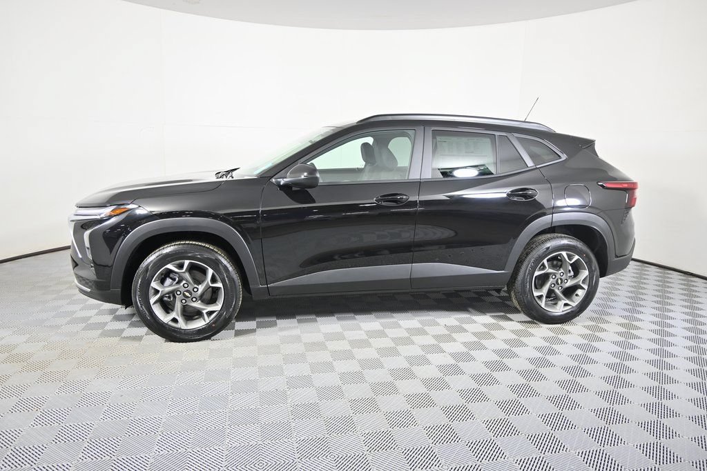 New 2026 Chevrolet Trax LT w/ Driver Confidence Package FWD image 2
