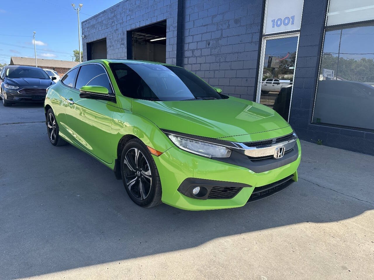 Used 2018 Honda Civic Touring image 2