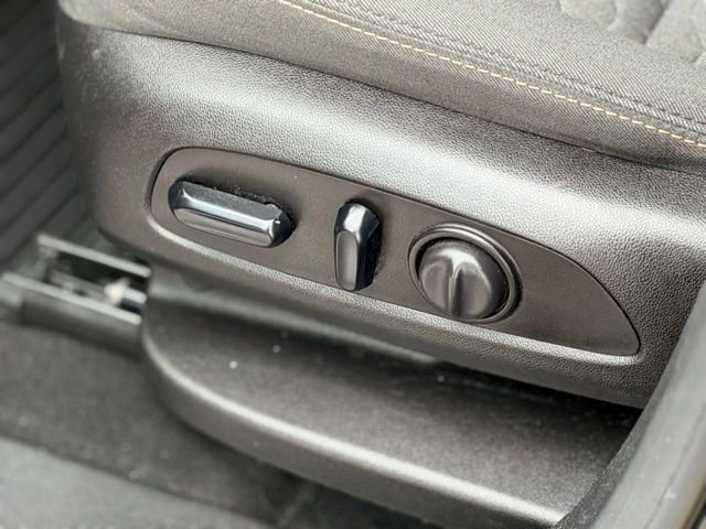 Used 2019 Chevrolet Equinox LT w/ Sun & Navigation Package image 6