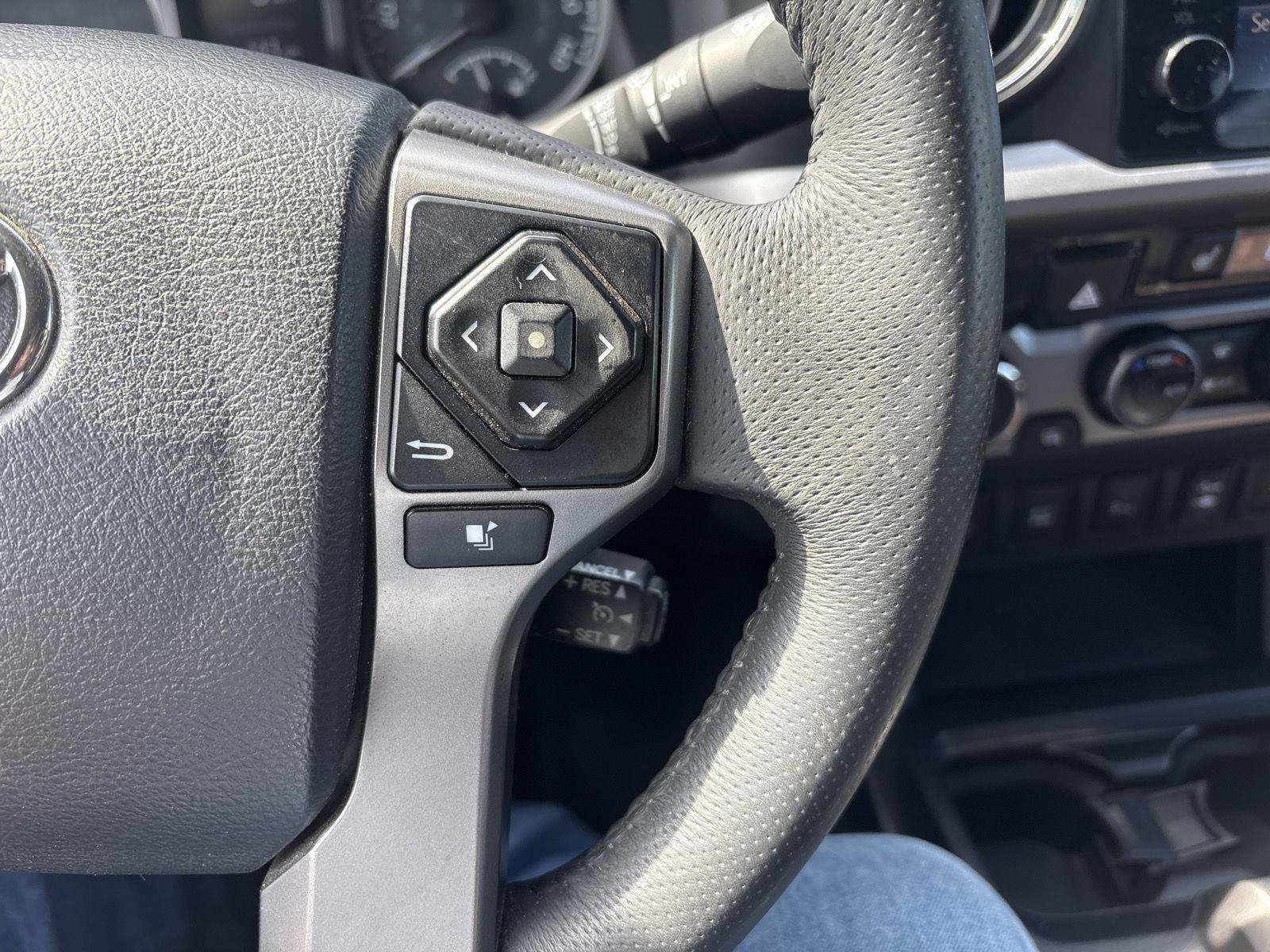 Used 2017 Toyota Tacoma Limited w/ Tow Package AWD/4WD image 17