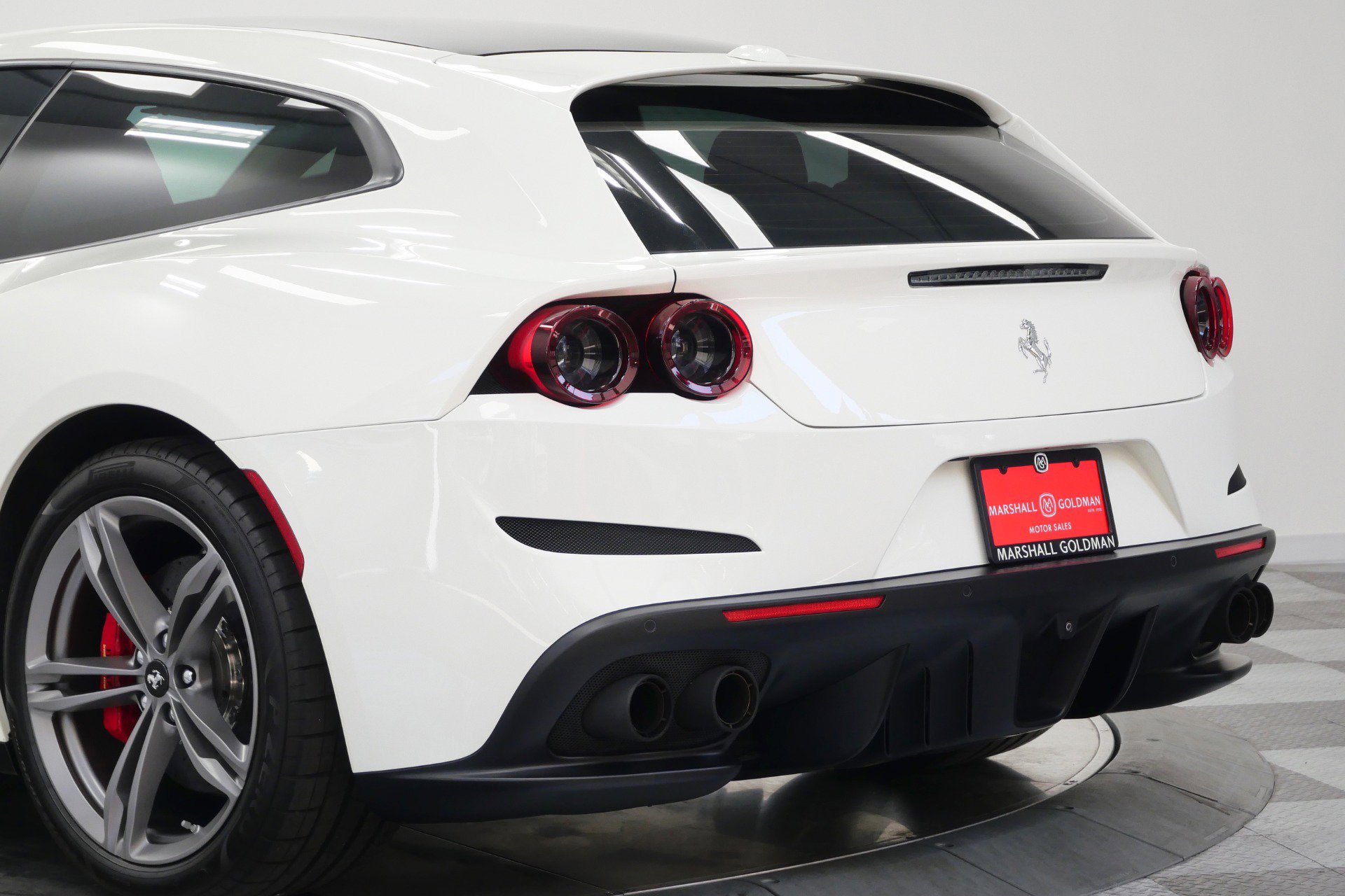 Used 2017 Ferrari GTC4Lusso AWD/4WD image 46
