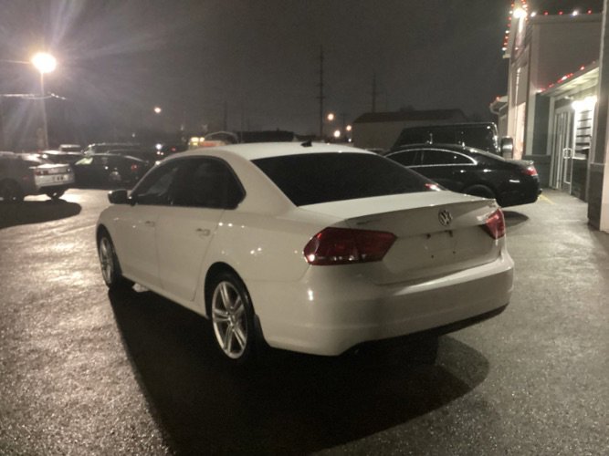 Used 2014 Volkswagen Passat TDI SE image 5