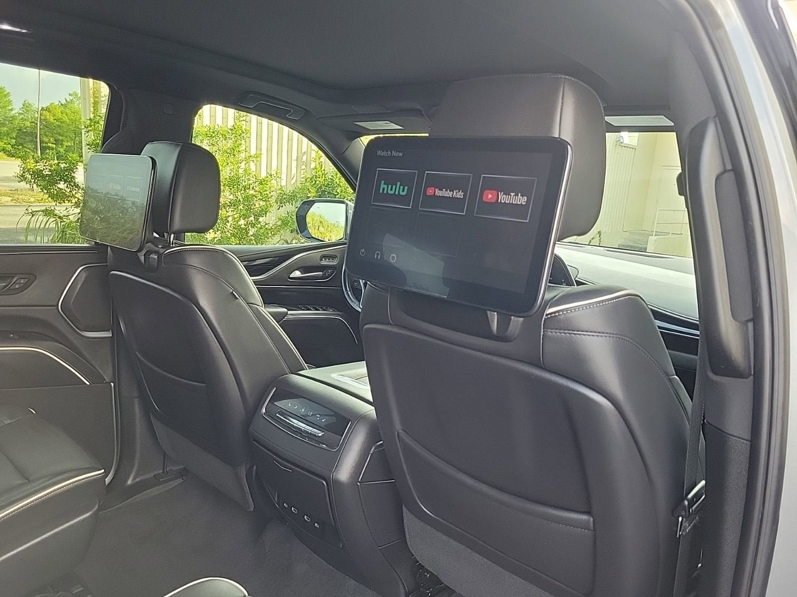 Used 2023 Cadillac Escalade Sport w/ LPO, ONYX Package AWD/4WD image 15