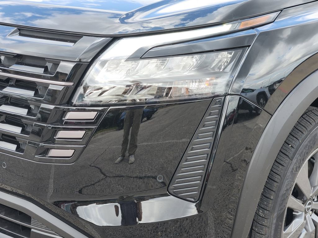 New 2026 Nissan Pathfinder SV image 5