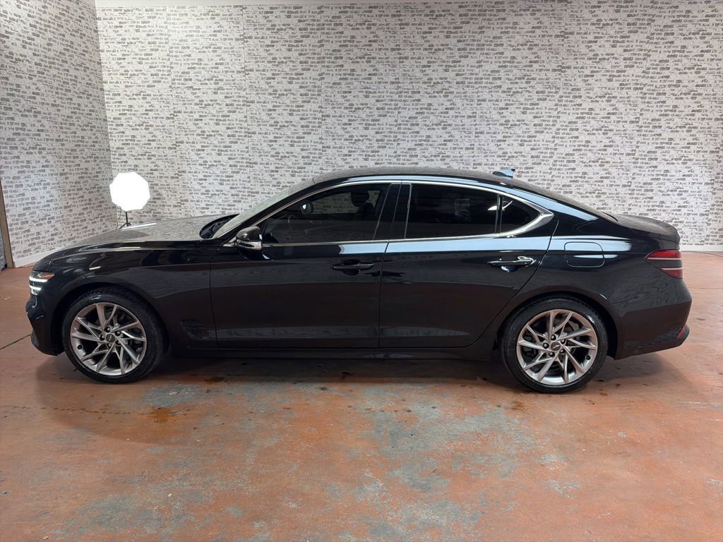 Used 2022 Genesis G70 2.0T image 4