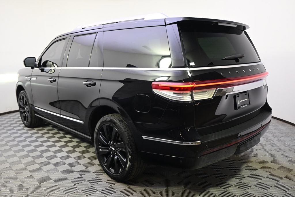 Used 2023 Lincoln Navigator Reserve AWD/4WD image 3