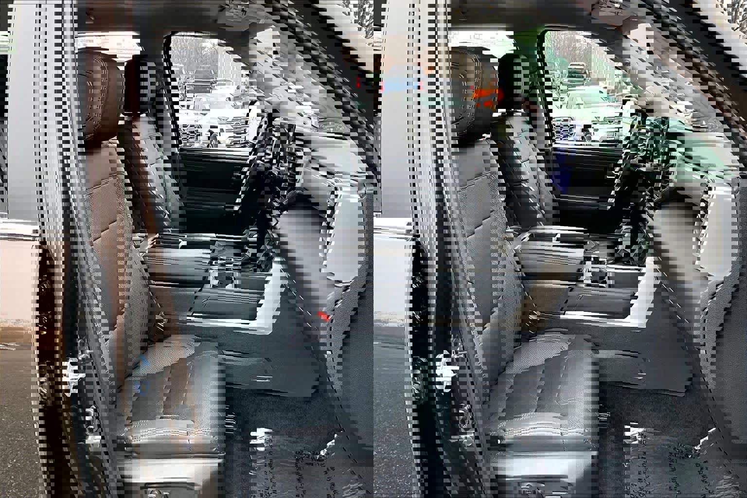 Used 2024 Toyota Tundra Limited image 9