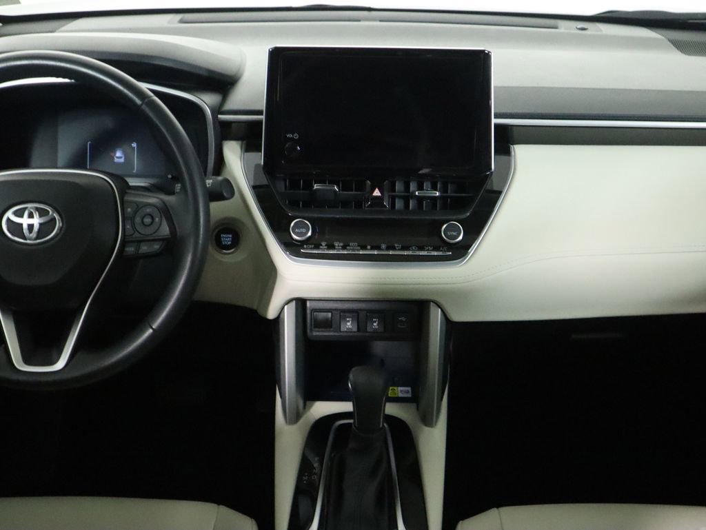 Used 2023 Toyota Corolla Cross XLE image 14